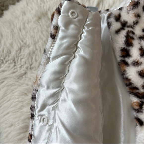 Little Me Faux Fur Leopard Vest 3-pc Outfit | 18 mo | Baby Girls - Picture 5 of 13